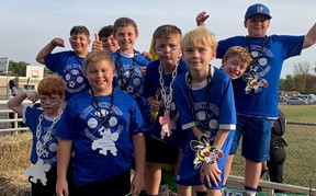 Homecoming Float with Elementary boys